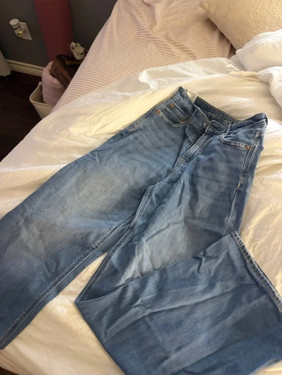 American Eagle Outfitters Light Blue Relaxed Women’s Jeans - Picture 1 of 2